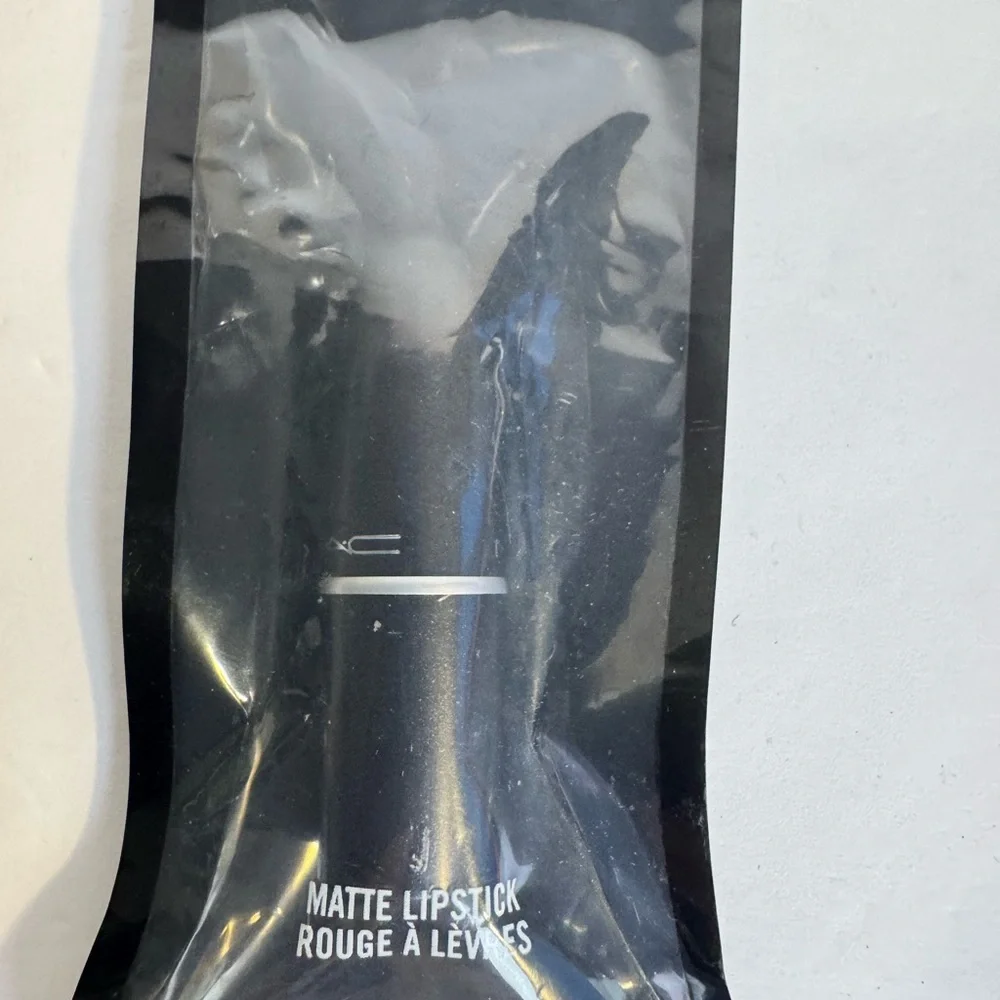 MAC Cosmetics Mini Matte Lipstick in SIN. .06oz. NWT - Picture 4 of 5